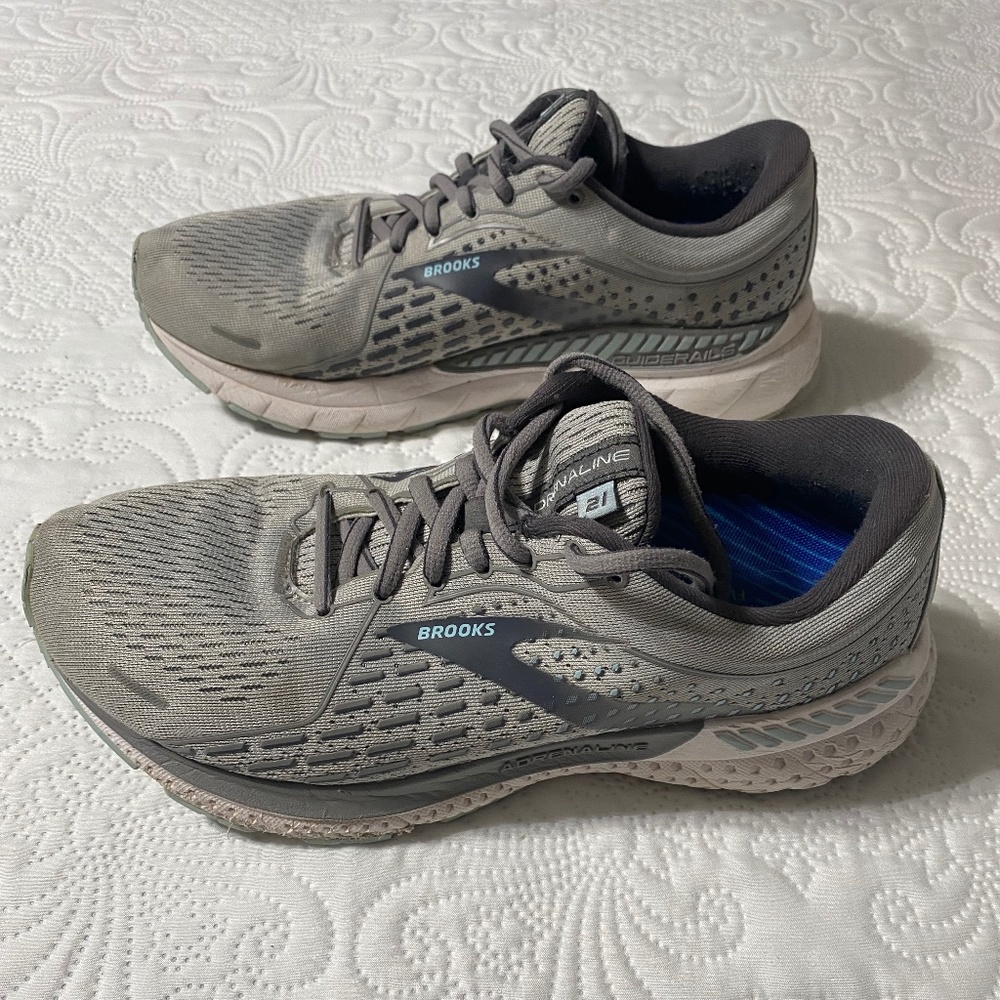 Brooks Adrenaline GTS 21 Womens Shoes Running Oyster Light Blue 9.5 Extra Wide